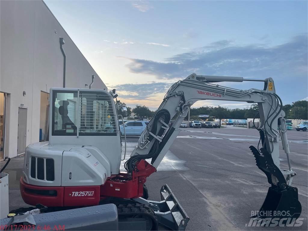 Takeuchi TB257FR Lánctalpas kotrók