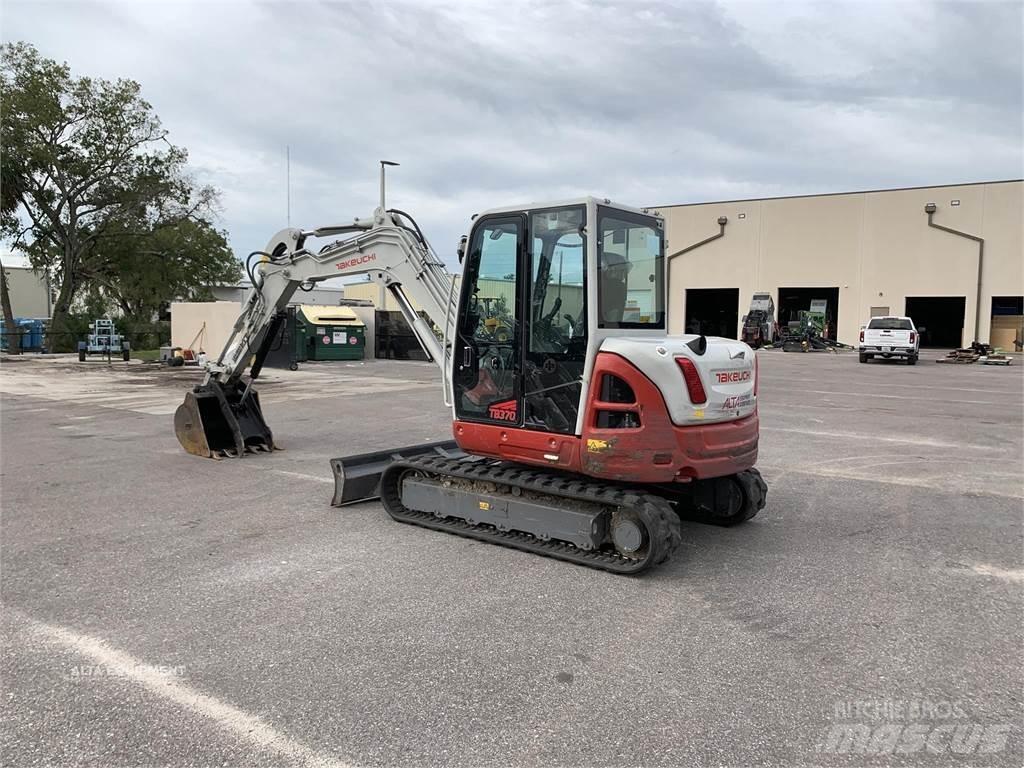 Takeuchi TB370 Lánctalpas kotrók