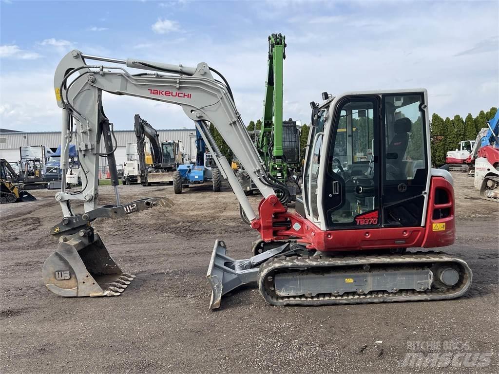 Takeuchi TB370 Lánctalpas kotrók