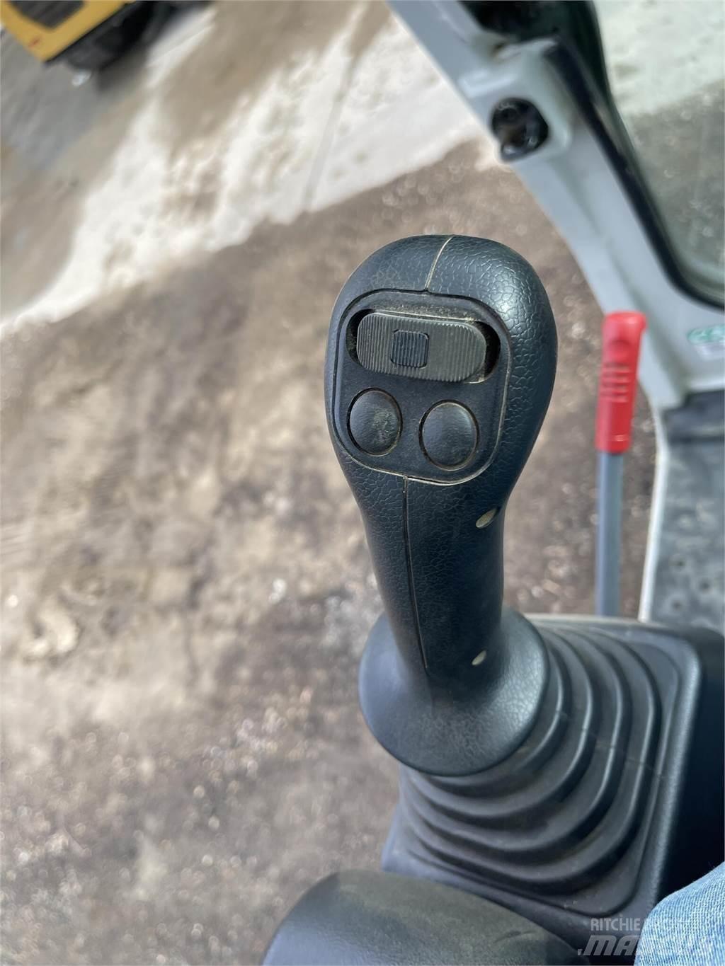 Takeuchi TB370 Lánctalpas kotrók