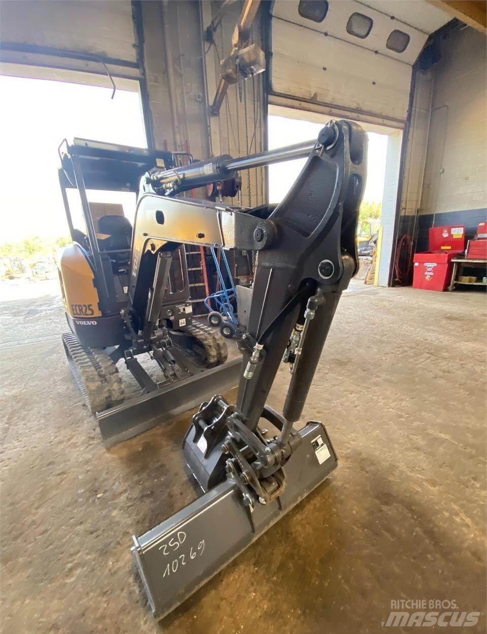 Volvo ECR25D Mini kotrók < 7t