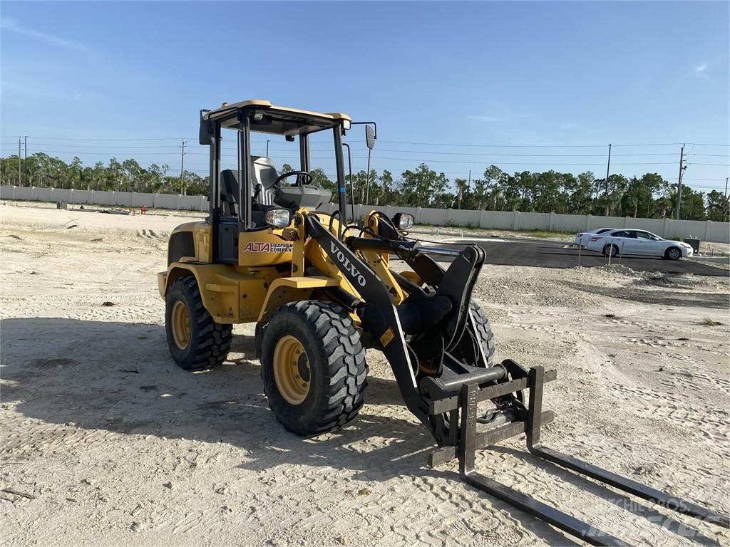 Volvo L30GS Gumikerekes homlokrakodók