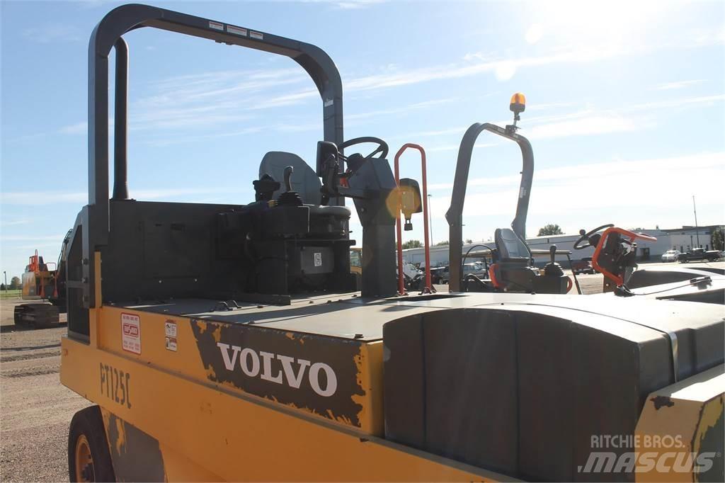 Volvo PT125C Pneumatikus kerekes hengerek