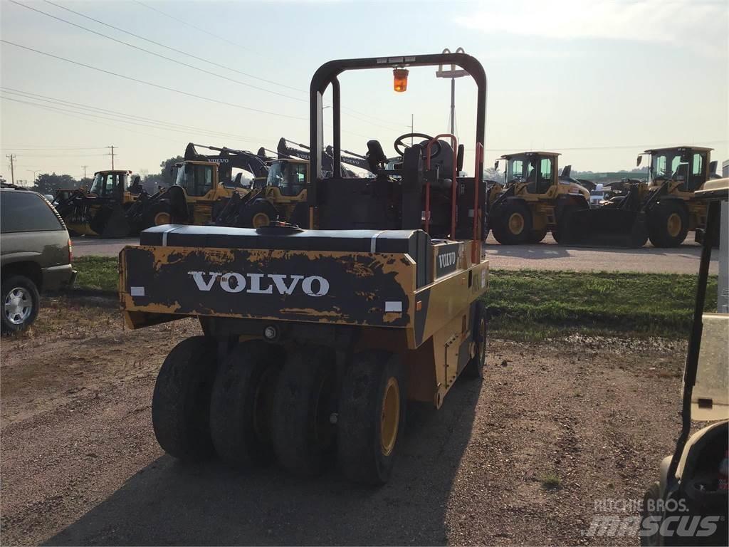 Volvo PT125C Pneumatikus kerekes hengerek