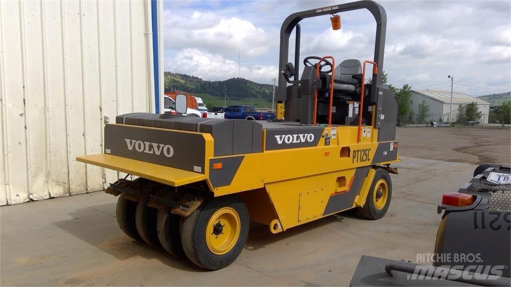 Volvo PT125C Pneumatikus kerekes hengerek