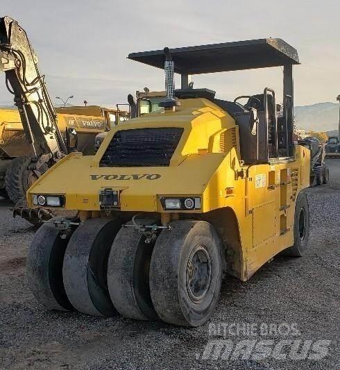 Volvo PTR240 Pneumatikus kerekes hengerek