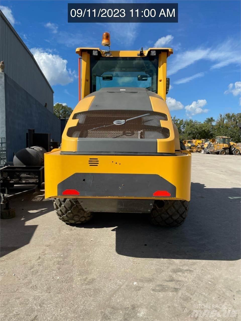 Volvo SD115B Ikerdobos hengerek