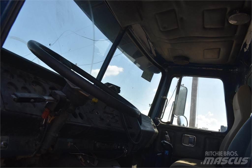 Volvo WG64T Billenő teherautók