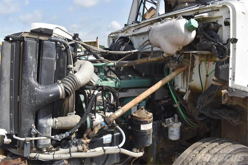 Volvo WG84B Billenő teherautók