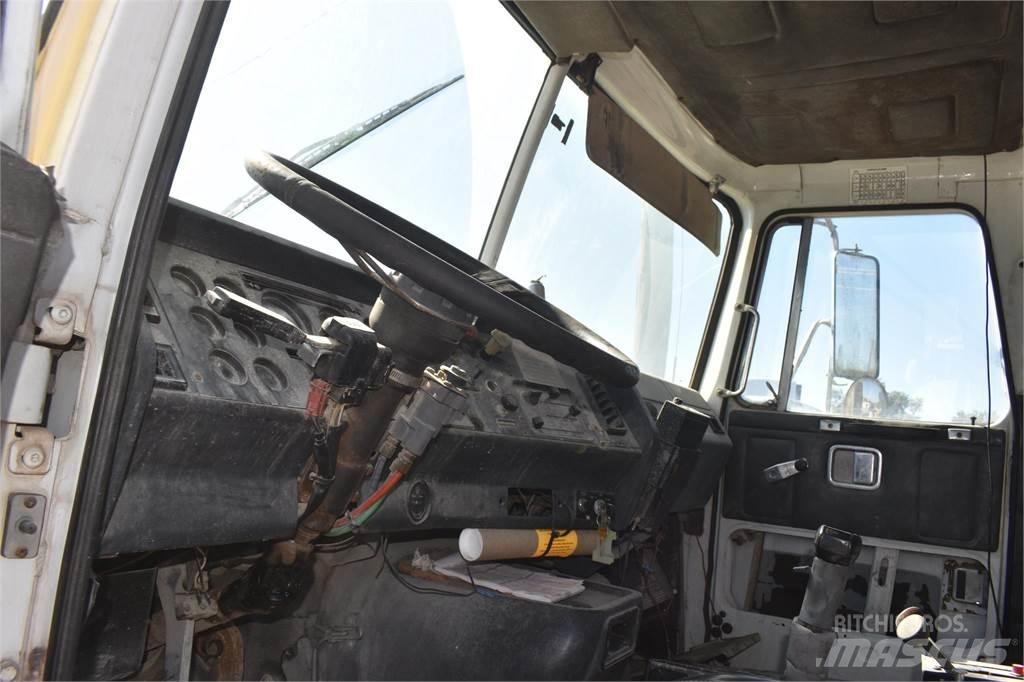 White/GMC WG42 Billenő teherautók