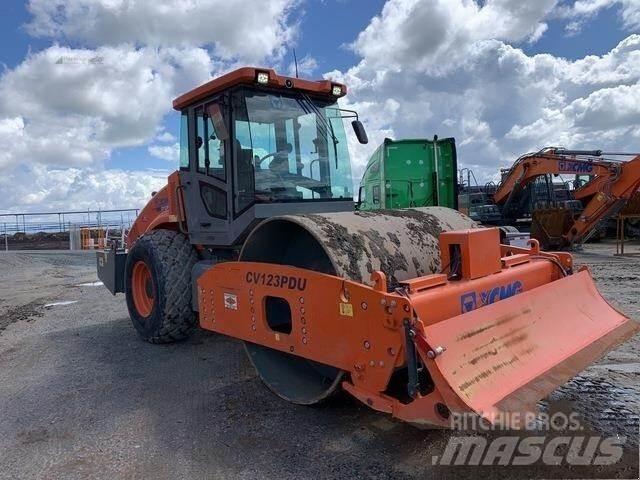 XCMG CV123PDU Ikerdobos hengerek