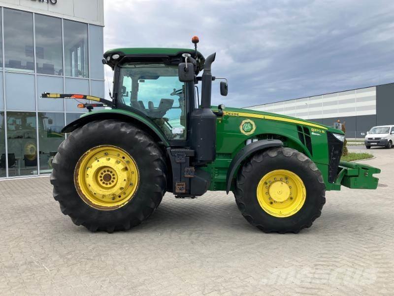 John Deere 8270 R Traktorok