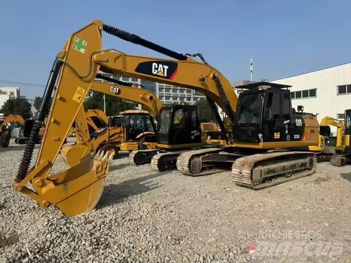 CAT CAT323D2L Lánctalpas kotrók