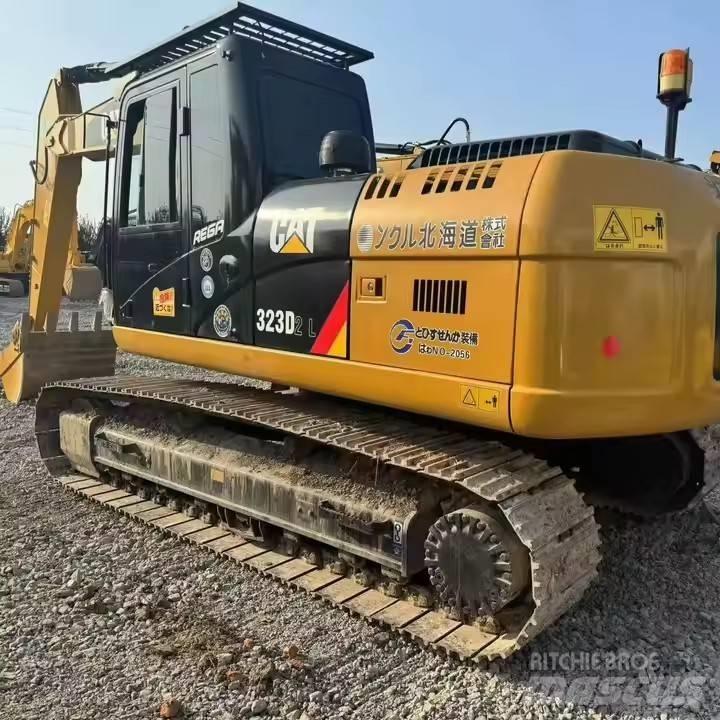 CAT CAT323D2L Lánctalpas kotrók