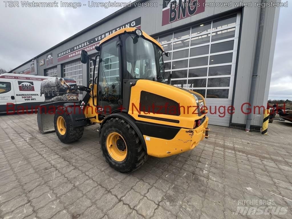JCB 407 -gebraucht- Gumikerekes homlokrakodók