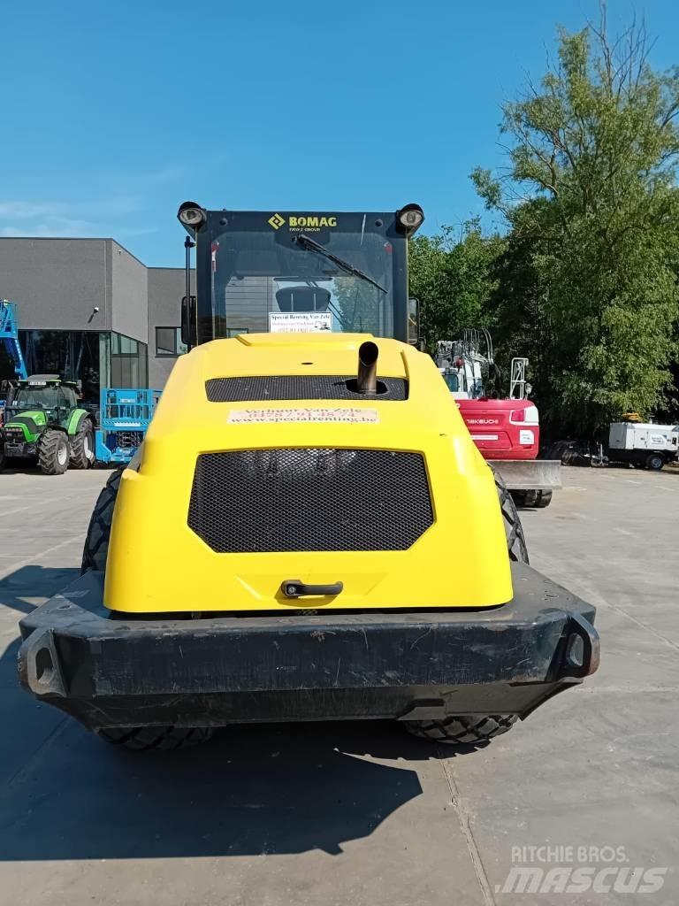 Bomag BW 213 D-5 Talajtömörítő gépek