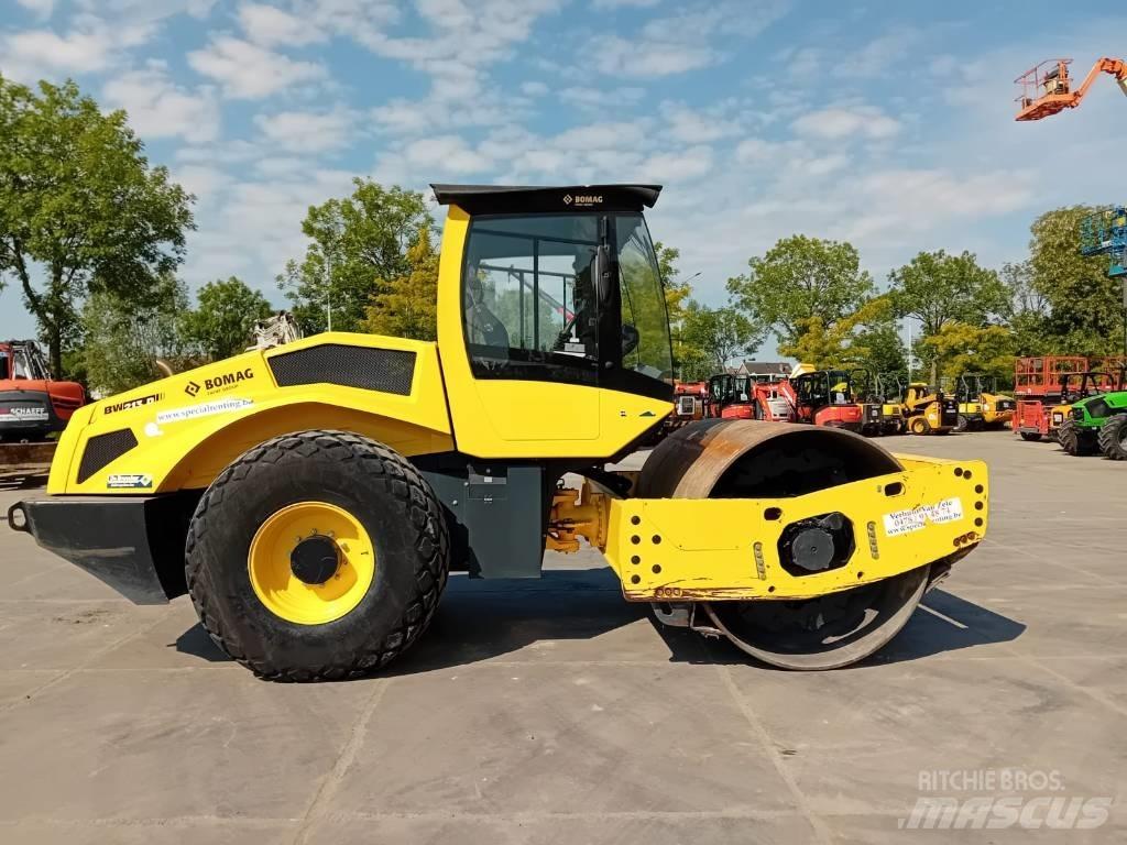 Bomag BW 213 D-5 Talajtömörítő gépek