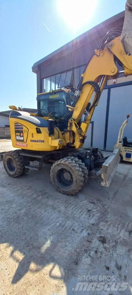 Komatsu PW98 MR-11 Gumikerekes kotrók