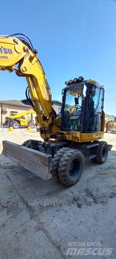 Komatsu PW98 MR-11 Gumikerekes kotrók