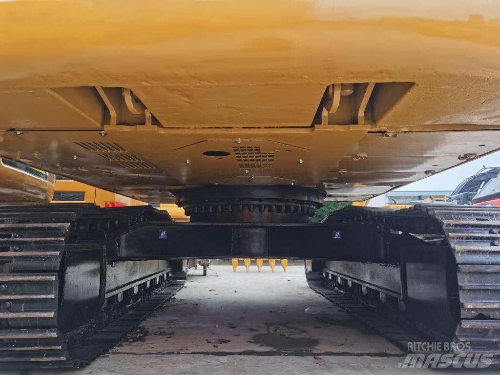 CAT 330 D L Lánctalpas kotrók