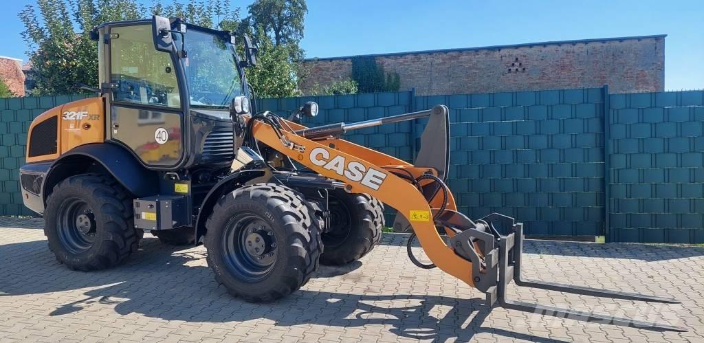 CASE 321 F Evolution Gumikerekes homlokrakodók