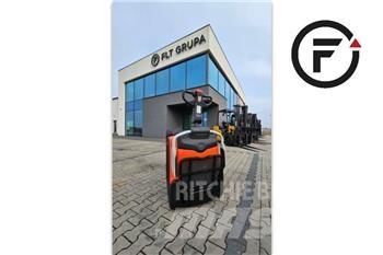 BT LPE200 Vezetőállásos alacsony emelőkocsi