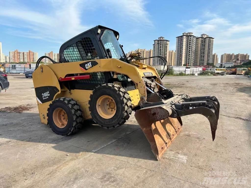 CAT 246 C Kompaktrakodók