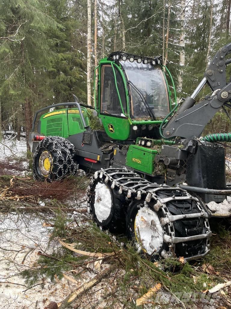 John Deere 1070 G Betakarítók