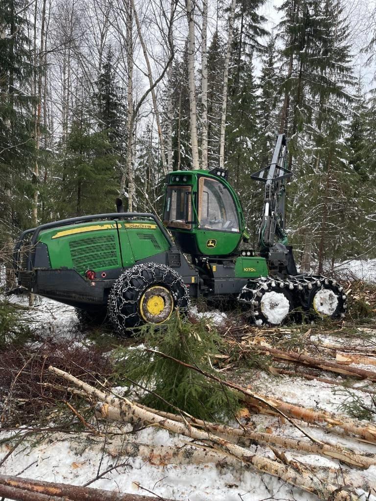 John Deere 1070 G Betakarítók