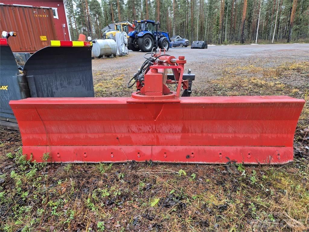  Traktorin takalana Hóekék