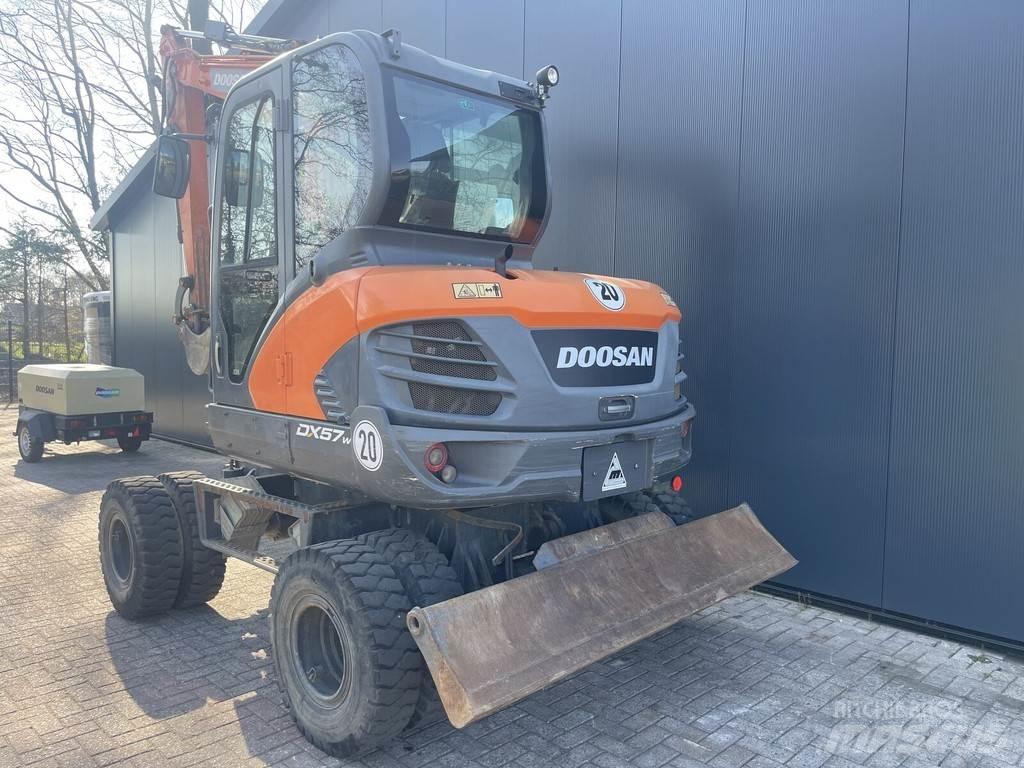 Doosan DX57W Gumikerekes kotrók