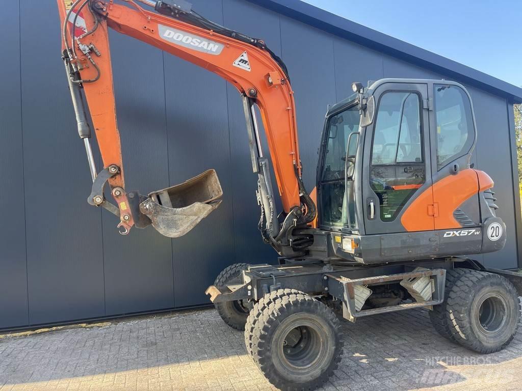 Doosan DX57W Gumikerekes kotrók