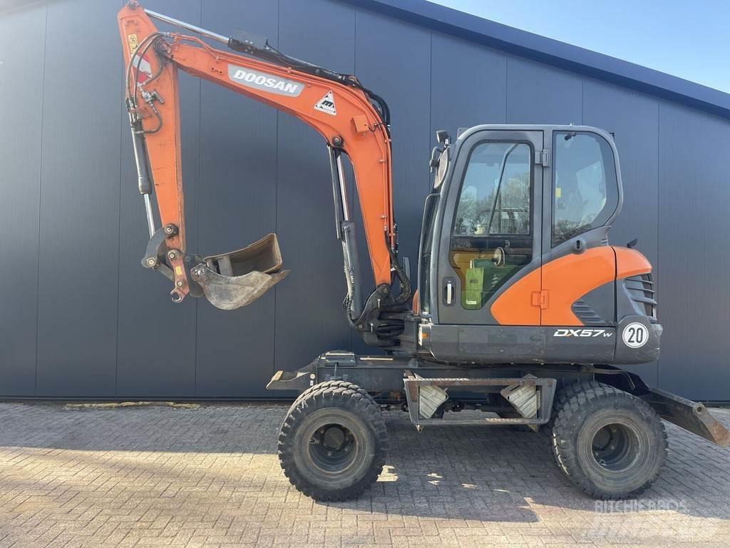Doosan DX57W Gumikerekes kotrók