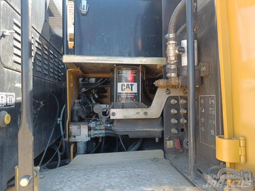 CAT M 315 D Gumikerekes kotrók