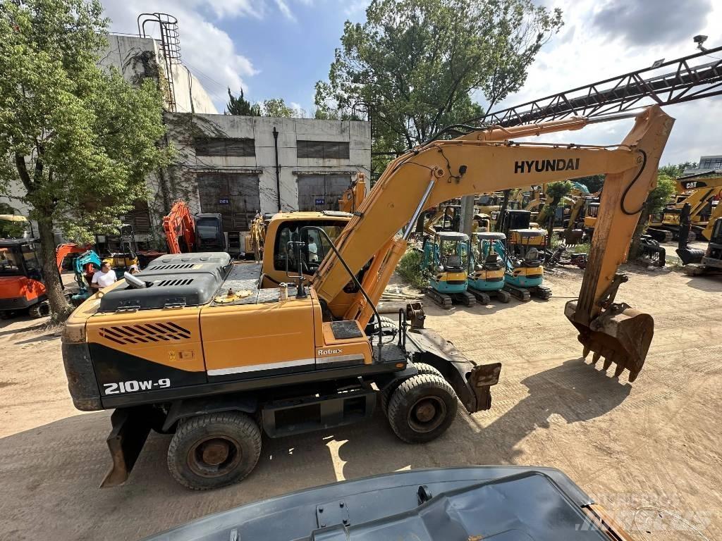 Hyundai R210W-9 Gumikerekes kotrók