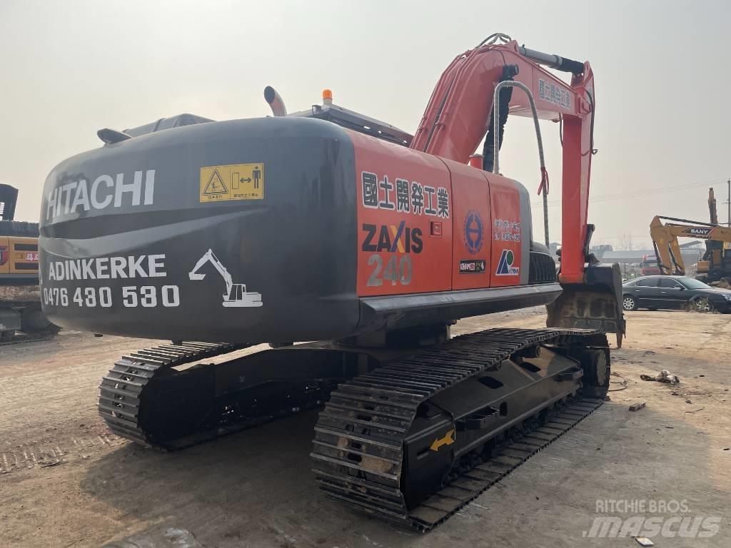 Hitachi 240 Közepes (midi) kotrók 7 t - 12 t