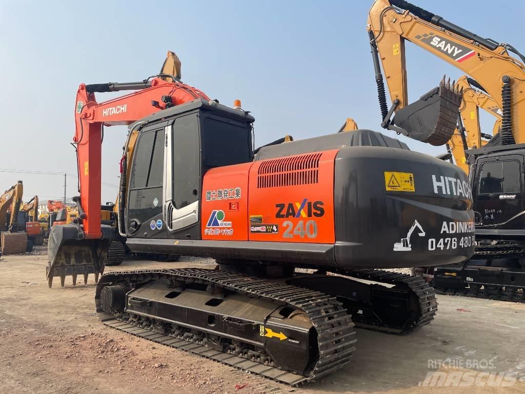 Hitachi 240 Közepes (midi) kotrók 7 t - 12 t