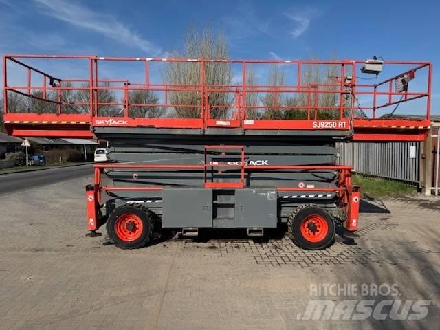 SkyJack SJ 9250 RT Ollós emelők
