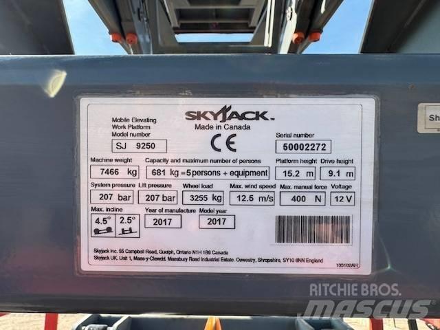 SkyJack SJ 9250 RT Ollós emelők