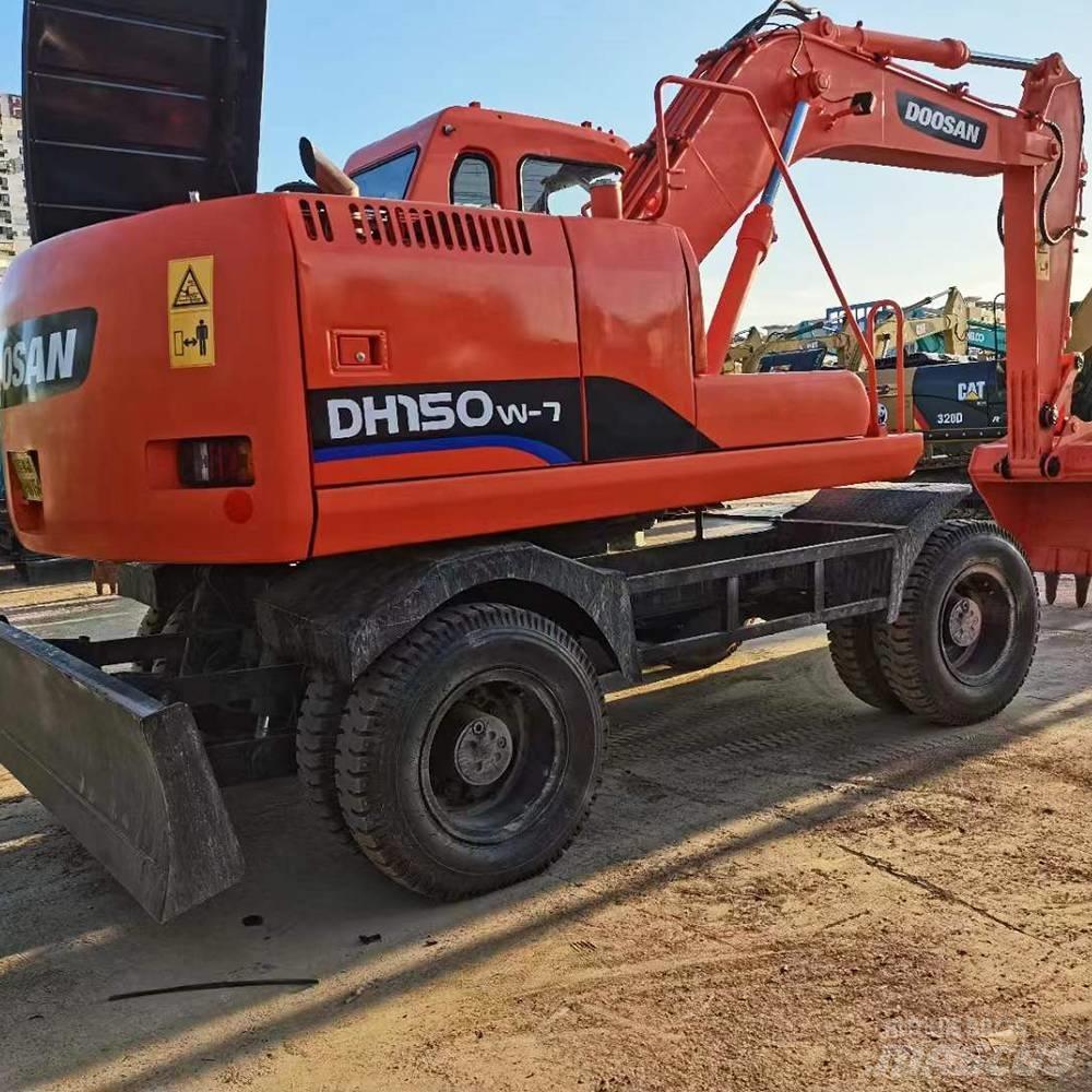 Doosan 150 W-7 Gumikerekes kotrók