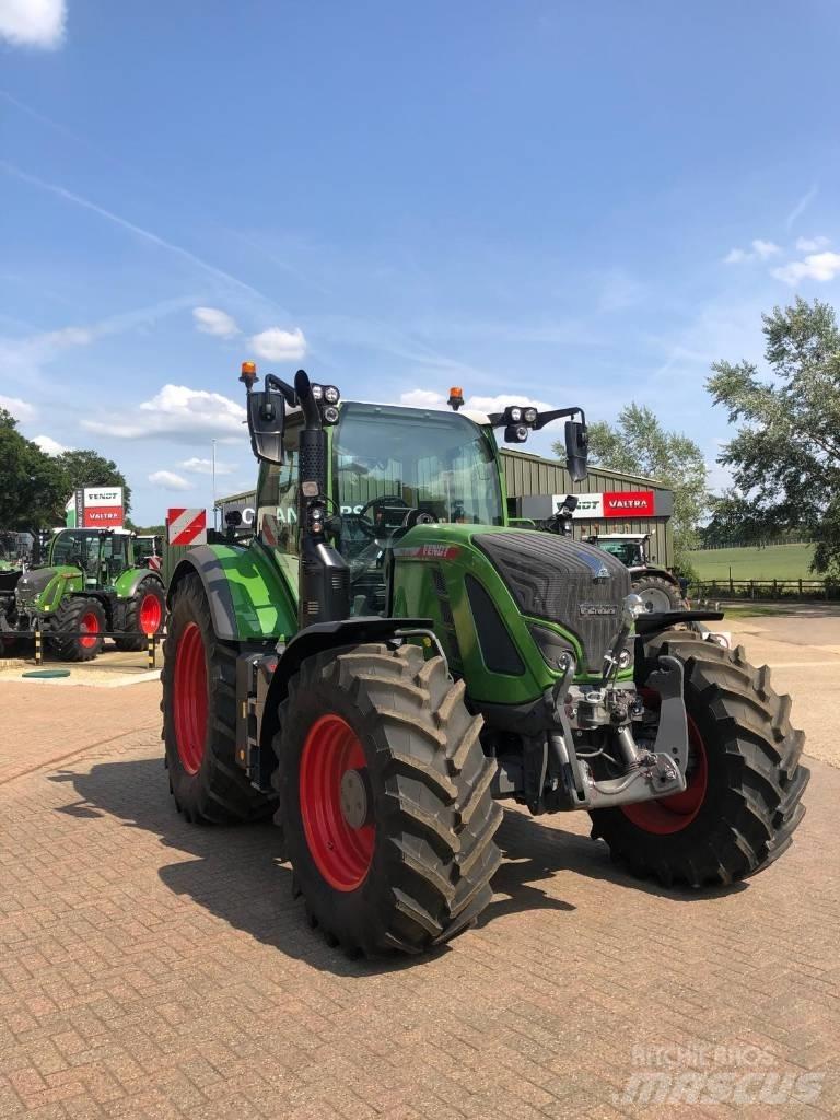 Fendt 718 Vario Traktorok