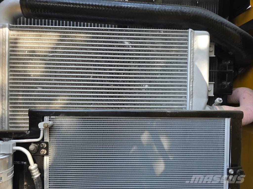 CAT 320D2 Lánctalpas kotrók