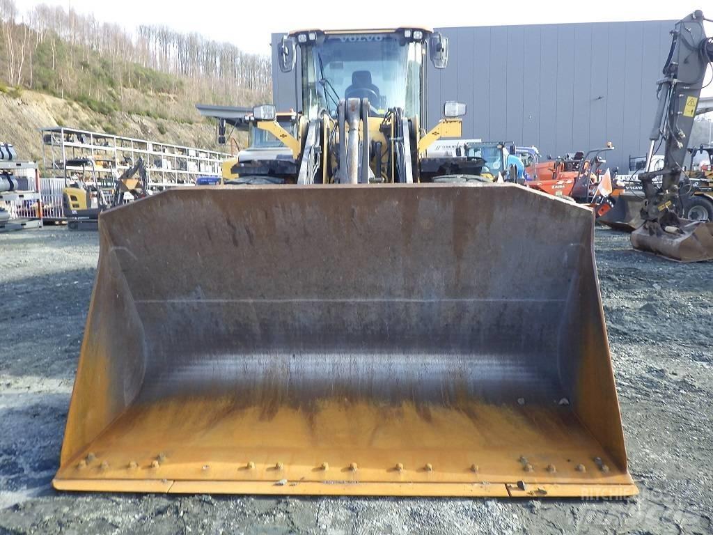 Volvo L 110 H Gumikerekes homlokrakodók