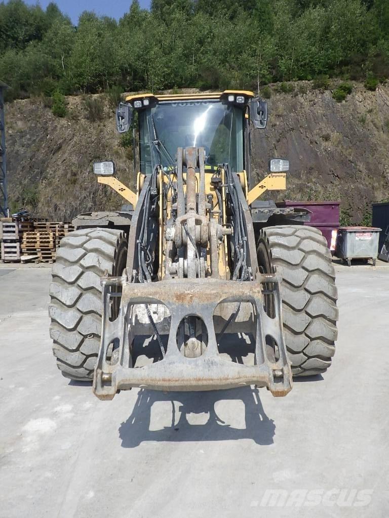 Volvo L 110 H LB Gumikerekes homlokrakodók