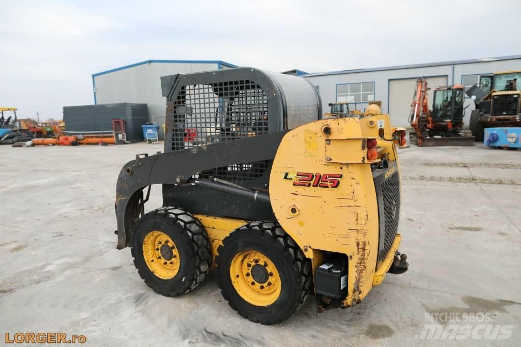 New Holland L 215 Kompaktrakodók