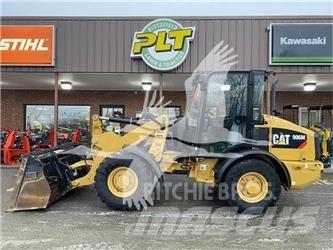 CAT 906M Gumikerekes homlokrakodók