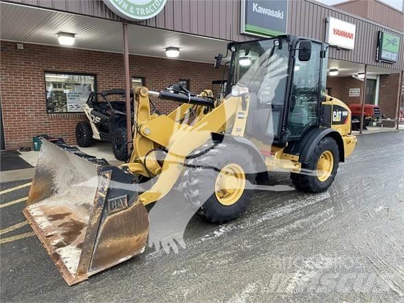 CAT 906M Gumikerekes homlokrakodók