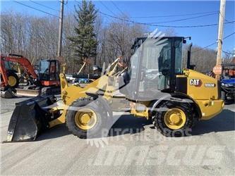 CAT 906M Gumikerekes homlokrakodók