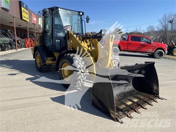 CAT 906M Gumikerekes homlokrakodók