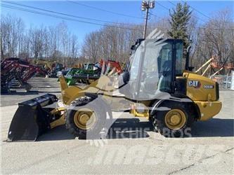 CAT 906M Gumikerekes homlokrakodók